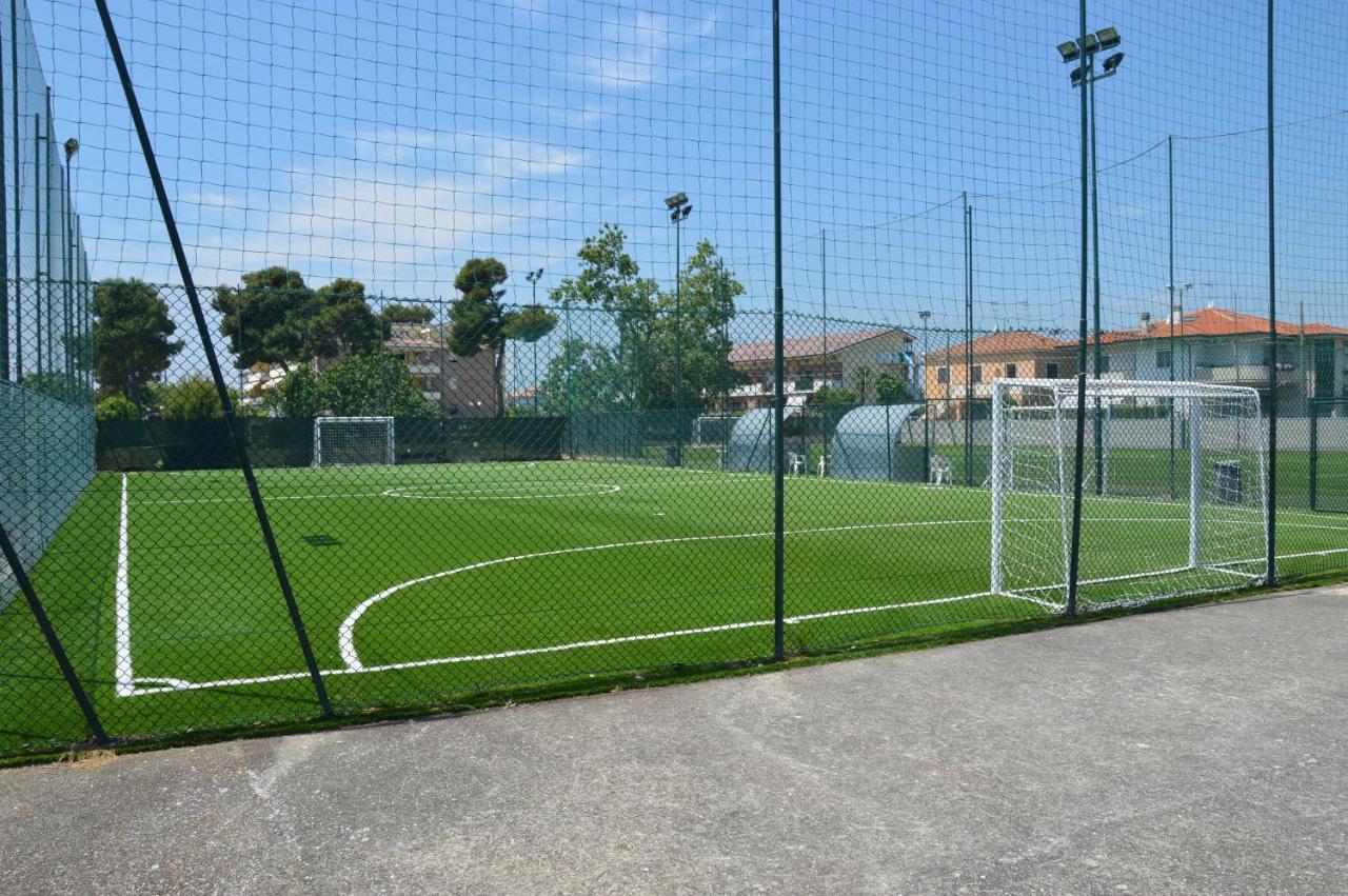 Residence Il Triangolo Roseto Degli Abruzzi Exterior foto